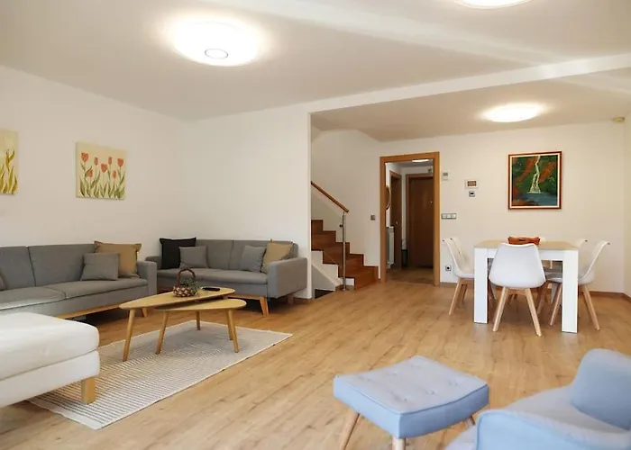 Oiassoenea - Magnifica Vivienda Familias Y Grupos En Irun